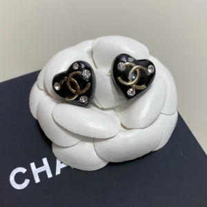 Essenceofluxury Womens Jewelry Chanel CC Logo Black Heart Earrings A152PP180 AA192749