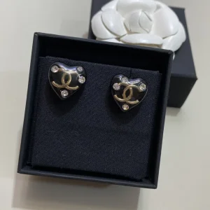 Essenceofluxury Womens Jewelry Chanel CC Logo Black Heart Earrings A152PP180 AA192749