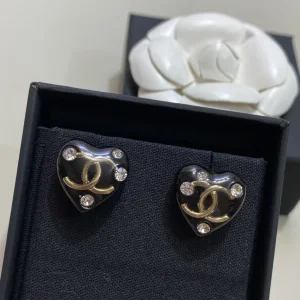 Essenceofluxury Womens Jewelry Chanel CC Logo Black Heart Earrings A152PP180 AA192749