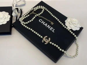 Essenceofluxury Womens Jewelry Chanel Vintage CC Logo Pearls Long Necklace A39PP280 AA193208