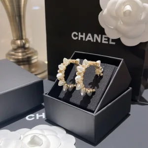 Essenceofluxury Womens Jewelry Chanel Diamonds CC Logo Earrings A173PP180 AA193783