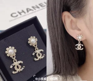 Essenceofluxury Womens Jewelry Chanel CC Logo Earrings A39PP180 AA194231