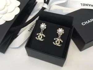 Essenceofluxury Womens Jewelry Chanel CC Logo Earrings A39PP180 AA194231