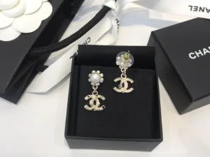 Essenceofluxury Womens Jewelry Chanel CC Logo Earrings A39PP180 AA194231