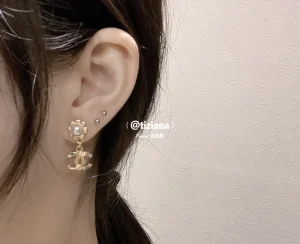 Essenceofluxury Womens Jewelry Chanel CC Logo Earrings A39PP180 AA194232