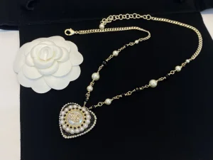 Essenceofluxury Womens Jewelry Chanel Heart Pearls Pendant Necklace A39PP180 AA194250
