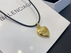 Essenceofluxury Womens Jewelry Balenciaga BB Icon Heart Pendant Necklace A39PP180 AA194553