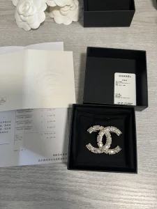 Essenceofluxury Womens Jewelry Chanel Crystals CC Logo Brooch A152PP180 AA194982
