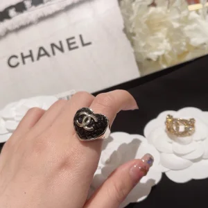 Essenceofluxury Womens Jewelry Chanel Gold CC Logo Black Heart Rings A39PP180 AA195061