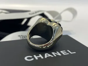 Essenceofluxury Womens Jewelry Chanel Gold CC Logo Black Heart Rings A39PP180 AA195061