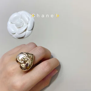 Essenceofluxury Womens Jewelry Chanel Turnlock CC Logo Gold Heart Rings A152PP180 AA195468