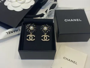 Essenceofluxury Womens Jewelry Chanel Crystals CC Logo Black Flower Earrings A39PP180 AA195578
