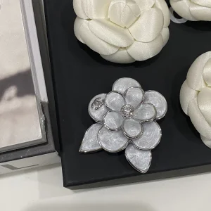Essenceofluxury Womens Jewelry Chanel CC Flowers Brooch A152PP180 AA196015