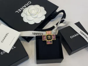 Essenceofluxury Womens Jewelry Chanel CC Logo Cross Brooch A39PP180 AA196705