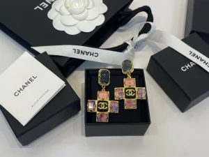 Essenceofluxury Womens Jewelry Chanel CC Logo Cross Earrings A39PP280 AA196706