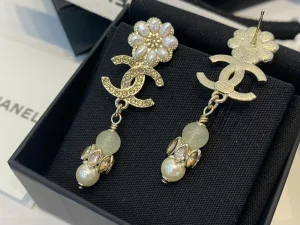 Essenceofluxury Womens Jewelry Chanel CC Logo Flowers Pendant Earrings A39PP280 AA196715