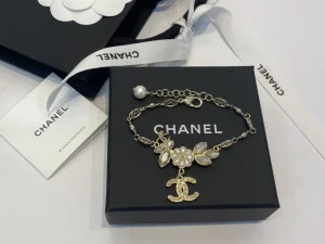 Essenceofluxury Womens Jewelry Chanel CC Logo Flowers Pendant Necklace A39PP280 AA196714