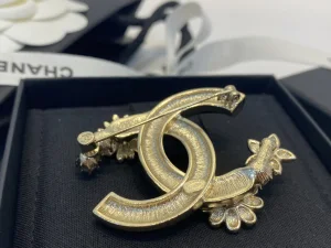 Essenceofluxury Womens Jewelry Chanel Crystals CC Logo Flowers Brooch A39PP180 AA196713