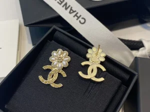 Essenceofluxury Womens Jewelry Chanel Gold CC Logo Flowers Earrings A39PP180 AA196716