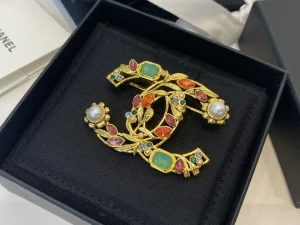 Essenceofluxury Womens Jewelry Chanel Gold Multicolor CC Logo Brooch A39PP180 AA196712