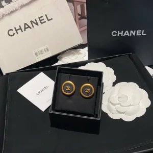 Essenceofluxury Womens Jewelry Chanel Vintage Gold CC Logo Round Earrings A173PP180 AA197853