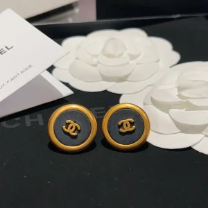 Essenceofluxury Womens Jewelry Chanel Vintage Gold CC Logo Round Earrings A173PP180 AA197853