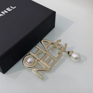 Essenceofluxury Womens Jewelry Chanel Gold Monogram CC Logo Brooch A205PP180 AA198901