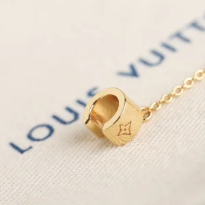 Essenceofluxury Womens Jewelry Louis Vuitton LV Locky Earrings Gold A205PP180 AA198906
