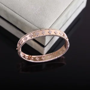 Essenceofluxury Womens Jewelry Van Cleef Arpels Perlee Diamonds Bracelets A205PP680 AA198924