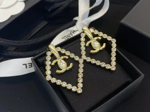 Essenceofluxury Womens Jewelry Chanel Gold CC Logo Crystals Earrings AB9927 A39PP180 AA199483