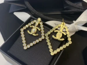 Essenceofluxury Womens Jewelry Chanel Gold CC Logo Crystals Earrings AB9927 A39PP180 AA199483