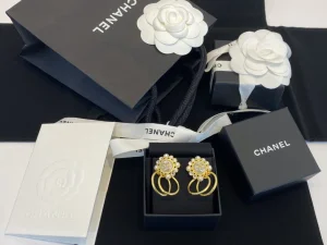 Essenceofluxury Womens Jewelry Chanel Crystals CC Gold Earrings A39PP180 AA200221