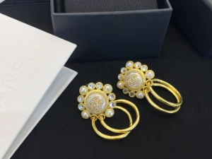 Essenceofluxury Womens Jewelry Chanel Crystals CC Gold Earrings A39PP180 AA200221
