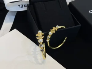 Essenceofluxury Womens Jewelry Chanel Crystals CC Pearl Gold Earrings A39PP180 AA200222