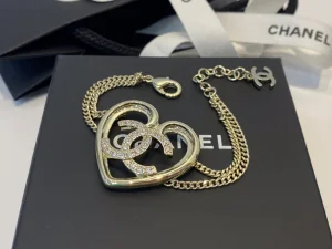 Essenceofluxury Womens Jewelry Chanel Gold Crystals CC Heart Chain Bracelets A39PP180 AA200224
