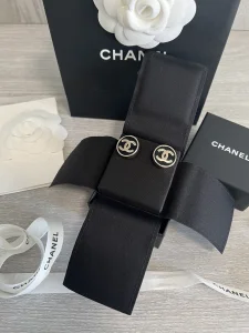 Essenceofluxury Womens Jewelry Chanel CC Logo Round Earrings A152PP180 AA200457