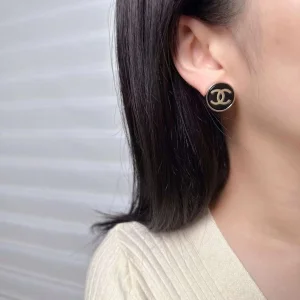 Essenceofluxury Womens Jewelry Chanel CC Logo Round Earrings A152PP180 AA200457