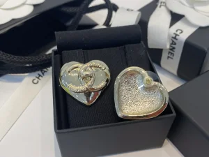 Essenceofluxury Womens Jewelry Chanel Gold CC Logo Heart Earrings A39PP180 AA200622