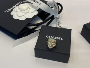 Essenceofluxury Womens Jewelry Chanel Gold CC Logo Heart Lock Rings A39PP180 AA200621