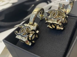 Essenceofluxury Womens Jewelry Chanel CC Logo Lock Earrings A39PP180 AA200923