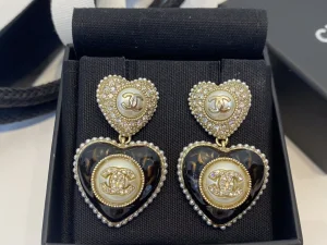 Essenceofluxury Womens Jewelry Chanel CC Crystals Heart Pendant Earrings A39PP180 AA201410