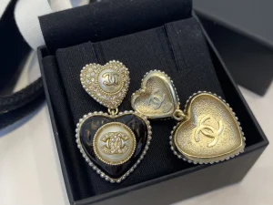 Essenceofluxury Womens Jewelry Chanel CC Crystals Heart Pendant Earrings A39PP180 AA201410