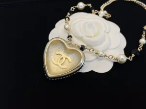 Essenceofluxury Womens Jewelry Chanel Crystals CC Heart Pendant Necklaces A39PP280 AA201414