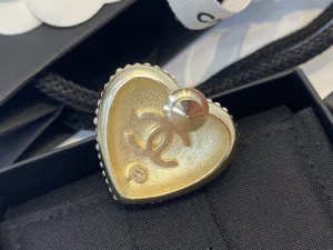 Essenceofluxury Womens Jewelry Chanel Crystals CC Pearls Heart Brooch A39PP180 AA201400