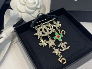 Essenceofluxury Womens Jewelry Chanel Crystals CC Multi Charms Brooch A39PP180 AA201689