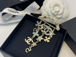 Essenceofluxury Womens Jewelry Chanel Crystals CC Multi Charms Brooch A39PP180 AA201689
