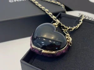 Essenceofluxury Womens Jewelry Chanel CC Logo Tweed Heart Pendant Necklaces A39PP280 AA201969