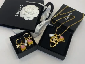 Essenceofluxury Womens Jewelry Chanel CC Logo Pendant Necklaces A39PP280 AA202115
