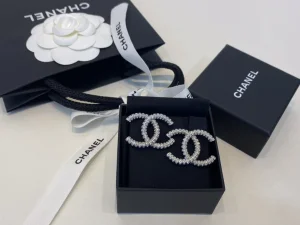 Essenceofluxury Womens Jewelry Chanel Crystals CC Logo Earrings A39PP180 AA205126