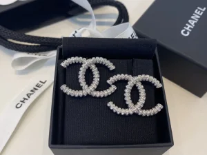 Essenceofluxury Womens Jewelry Chanel Crystals CC Logo Earrings A39PP180 AA205126